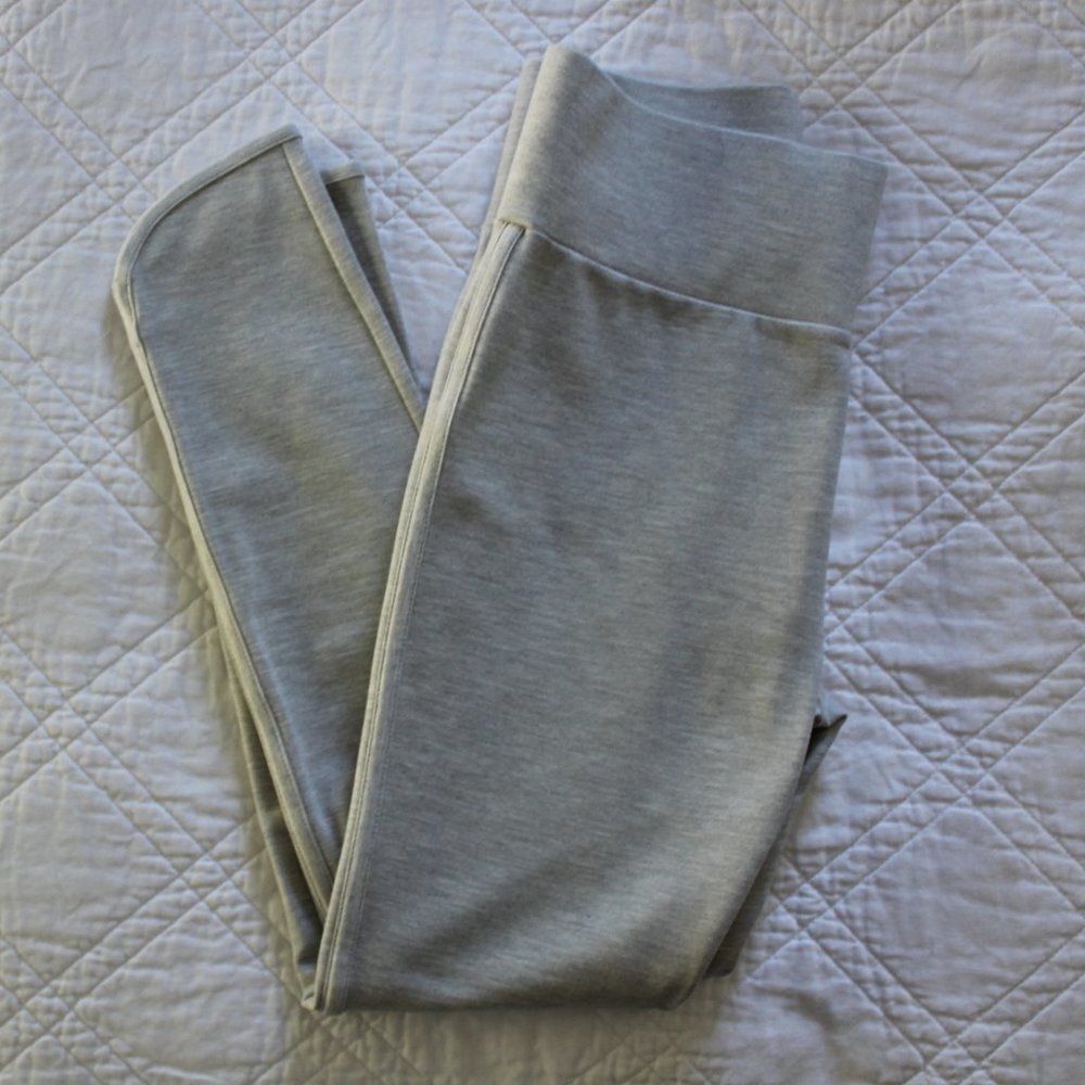NWOT Lou & Grey by Loft Grey Leggings